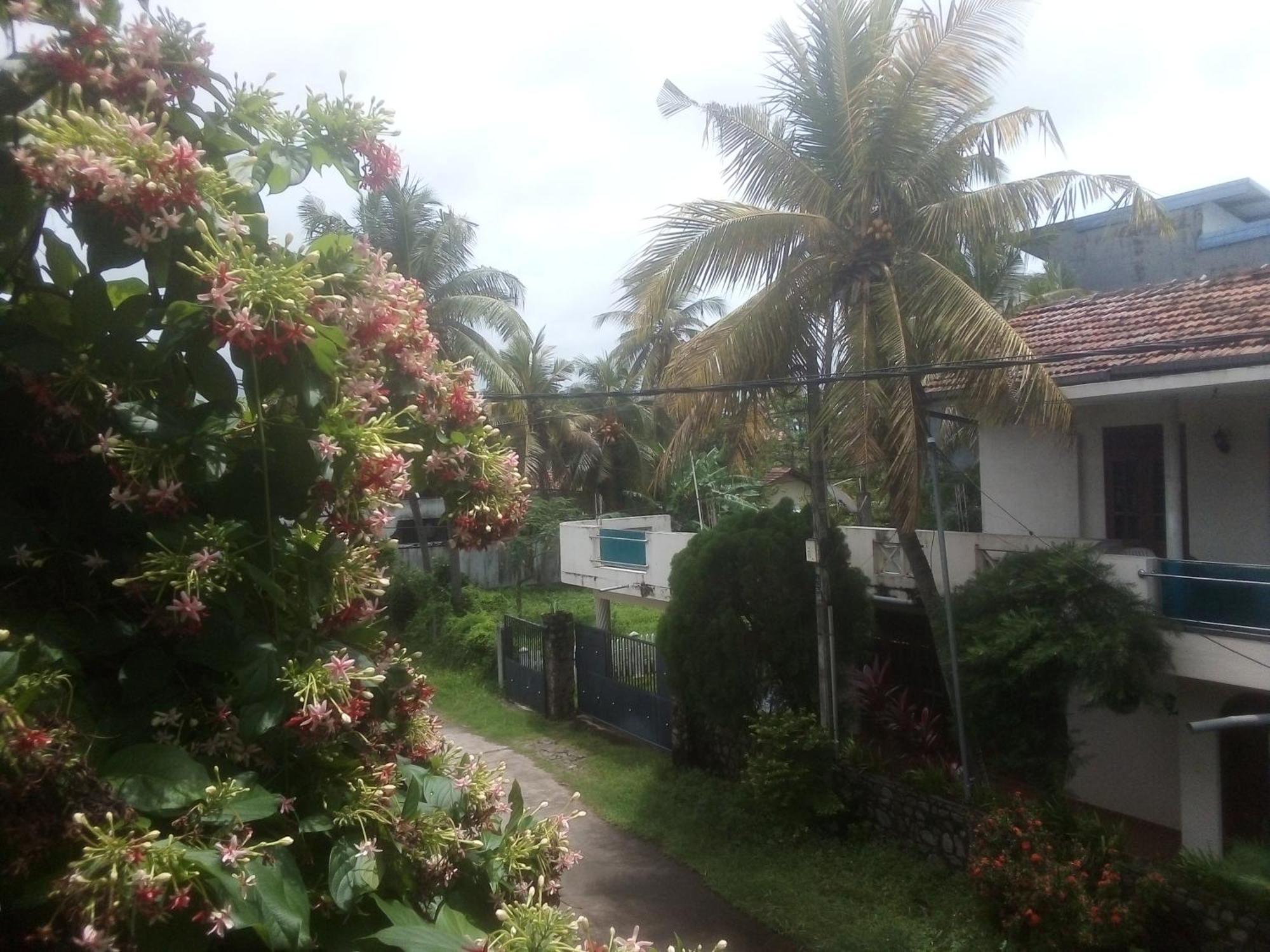 Sunrise City Palace Negombo Esterno foto